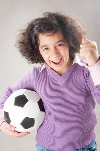 Glückliches Junges Mädchen Genießt Das Leben — Stockfoto