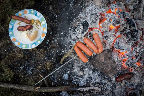Preparando Salsichas Fogo Acampamento — Fotografia de Stock