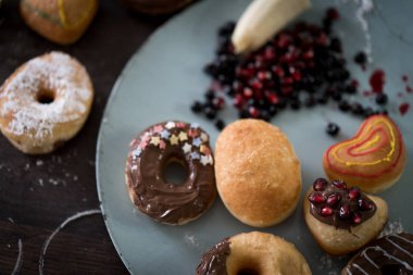Pek çok renkte güzel bir çörek.