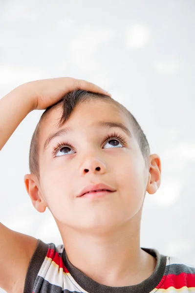 Menino Com Corte Cabelo Louco — Fotografia de Stock