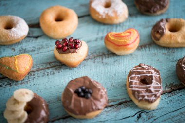 Pek çok renkte güzel bir çörek.