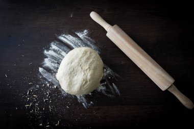 Yuvarlak broşlu ev yapımı hamur.