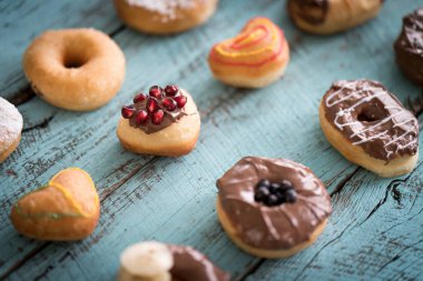 Pek çok renkte güzel bir çörek.