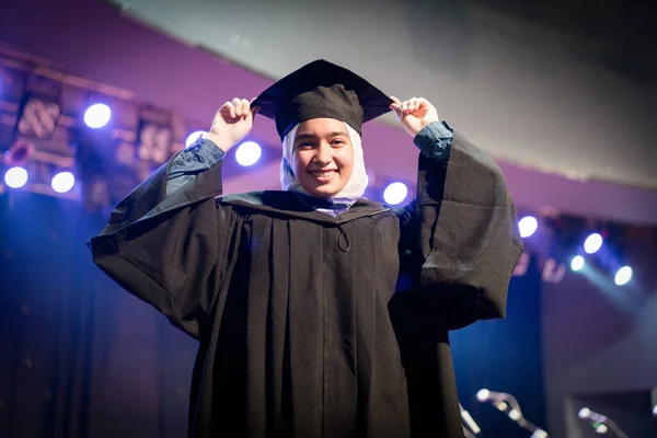 Muslim Female Student Graduation Ceremony — Stock Photo, Image