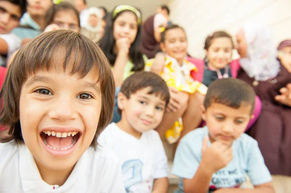 Amici Felici Insieme Casa — Foto Stock