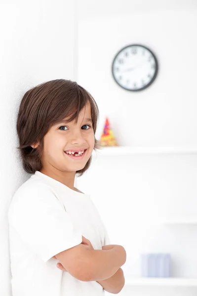 Glücklicher Junge Genießt Das Leben — Stockfoto