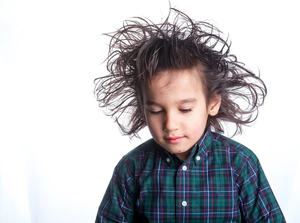 Jonge Jongen Maakt Gezicht Uitdrukkingen — Stockfoto