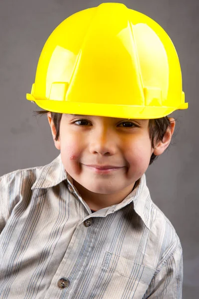 Niño Usando Casco Ingeniero — Foto de Stock