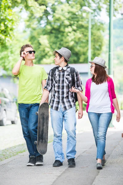 Gruppenporträt Von Teenie Freunden Zusammen — Stockfoto