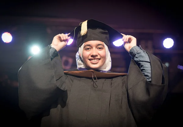 Muslim Female Student Graduation Ceremony — Stock Photo, Image