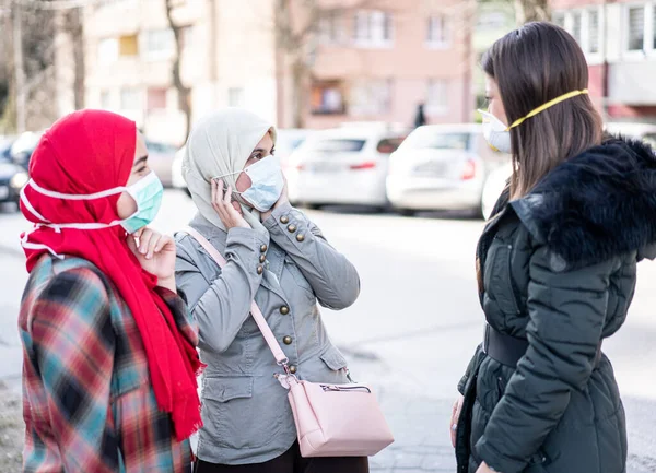 Grupo Mujeres Calle Con Máscaras Contra Contaminación —  Fotos de Stock