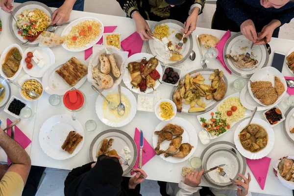 Muslimisches Familientreffen Zum Gemeinsamen Iftar Ramadan — Stockfoto