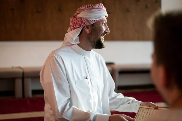 Muslim Praying Beautiful Mosque — Stock Photo, Image