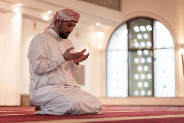 Musulman Prier Intérieur Belle Mosquée — Photo