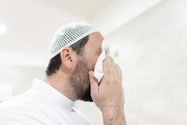 Hombre Musulmán Tomando Ablución Para Oración — Foto de Stock