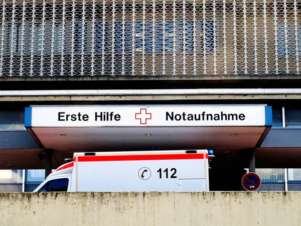 Deutsche Krankenhausfassade Stockbild