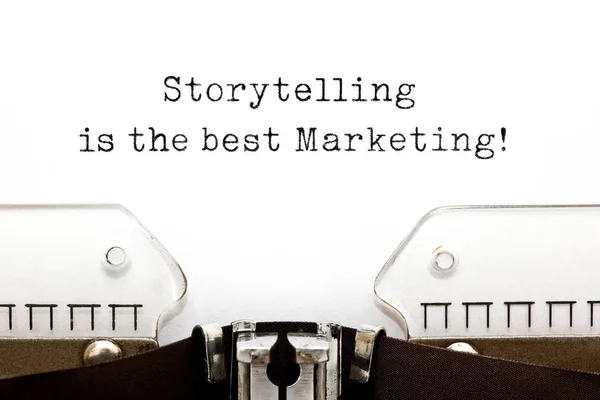讲故事是最好的营销在打字机上 — 图库照片