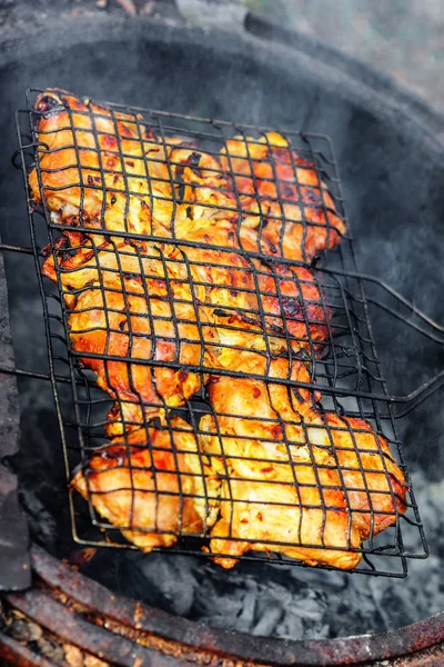 Haschischbraten Über Holzkohle Auf Dem Grill — Stockfoto