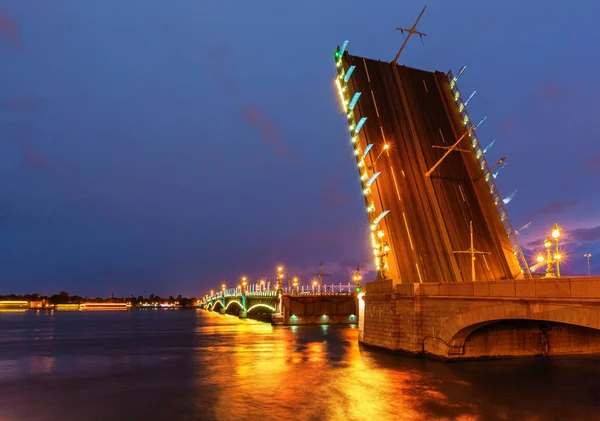 サンクトペテルブルクでの三位一体の橋 — ストック写真