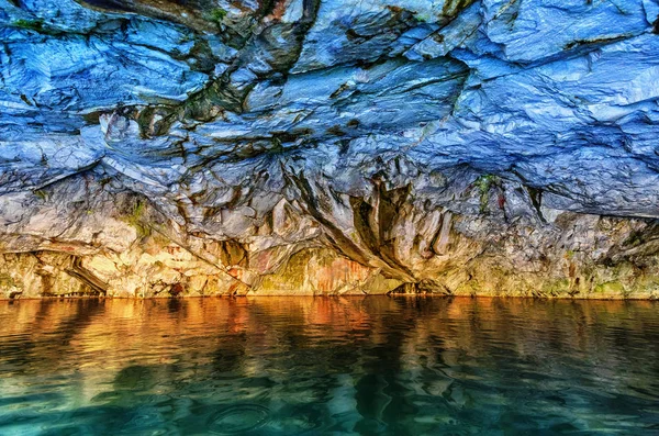 Σπηλιά Στο Λατομείο Μαρμάρου Στο Ruskeala Park Δημοκρατία Της Καρελίας — Φωτογραφία Αρχείου