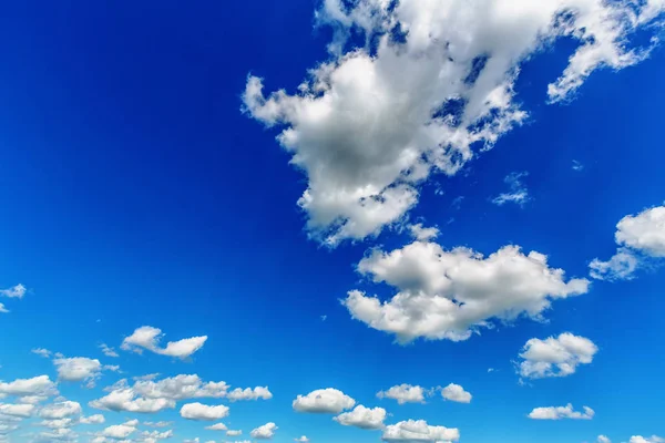 Achtergrond Van Blauwe Lucht Met Cumulus Wolken — Stockfoto