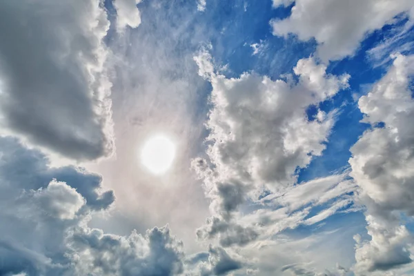 Nubes de cúmulos blancos —  Fotos de Stock