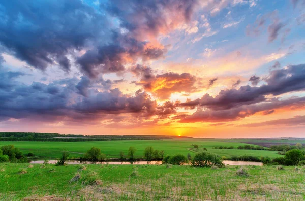 Solnedgång Och Kumulerade Moln Över Slätten Ryskt Landskap — Stockfoto