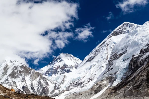 Himalaya-Berggipfel, inspirierende Herbstlandschaft — Stockfoto