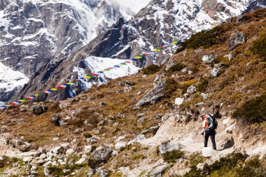 Himalaya Dağları Rocky iz hiking kadın