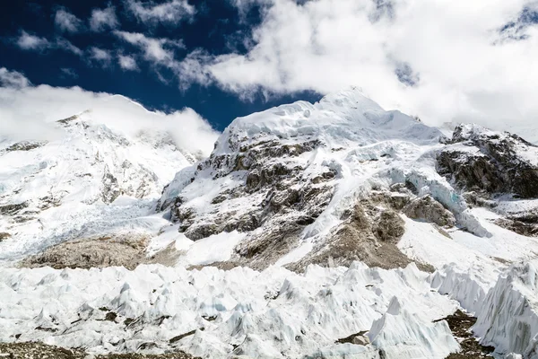 Geleira derretida no acampamento base do Everest. Himalaia Montanhas Global — Fotografia de Stock