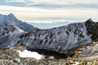 Dağlar ilham verici manzara görünümü, güneşli bir günde Tatra Mount