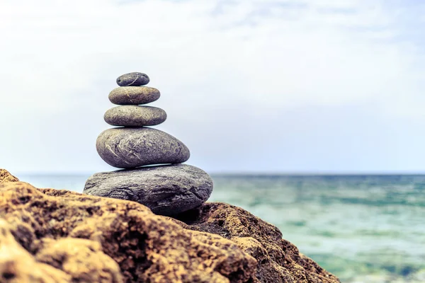 石头平衡灵感健康概念 — 图库照片