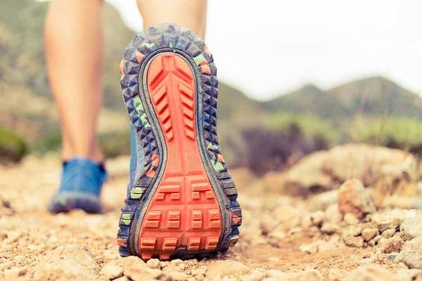 Yürüme veya çalışan hiking spor ayakkabı sole — Stok fotoğraf