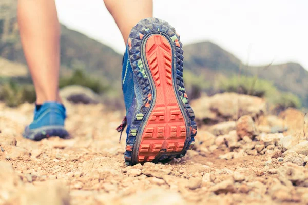 Caminhadas andando ou correndo esportes sapato único — Fotografia de Stock