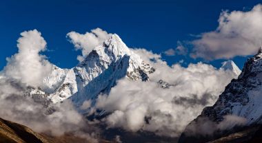 Ama Dablam dağ Himalaya ilham verici manzara, Nepal