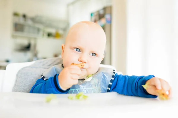 Baby boy eating with BLW method, baby led weaning — Stock Photo, Image