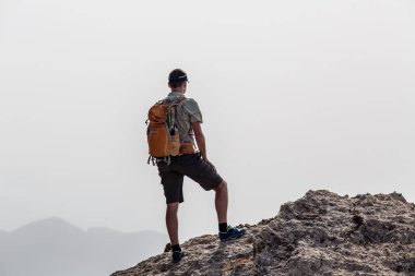 Adam tırmanma kavramı seyahat ilham manzara, hiking