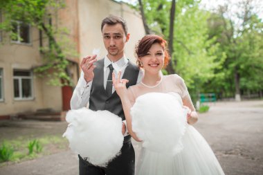 Gelin ve damat düğün gününde