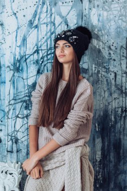 Makyaj şapkalı olan kadın