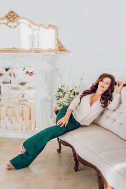 Makyaj moda giysileri olan kadın