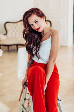 Makyaj moda giysileri olan kadın