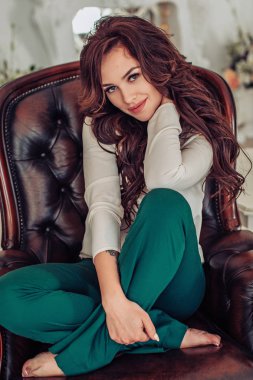 Makyaj moda giysileri olan kadın