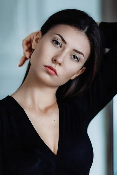 Mujer joven con maquillaje en ropa de moda —  Fotos de Stock