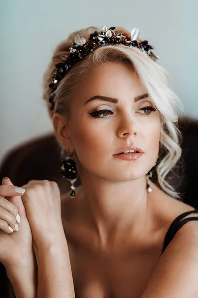 Modell kvinnan med smycken — Stockfoto