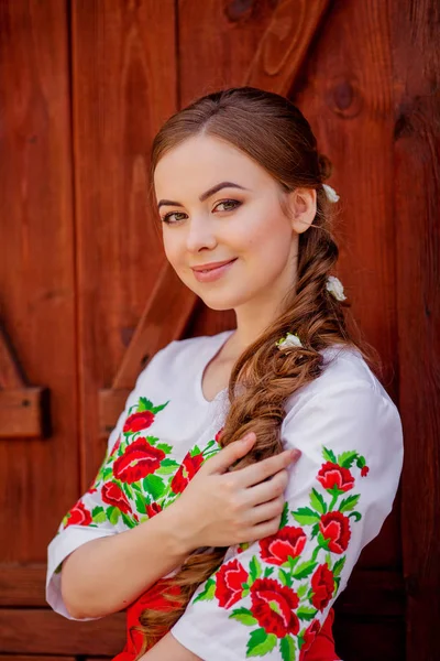 Ukrainienne fille dans national vêtements — Photo