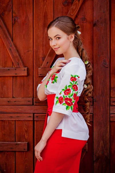 Ukrainienne fille dans national vêtements — Photo