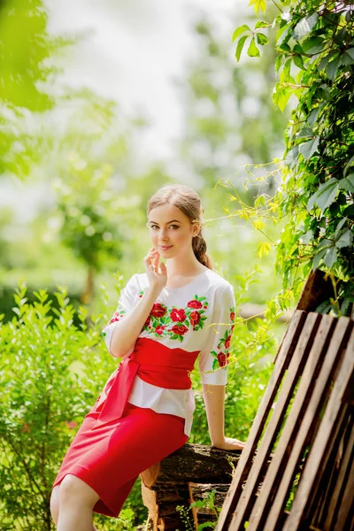 Ukrainian girl in national clothes — Stock Photo, Image