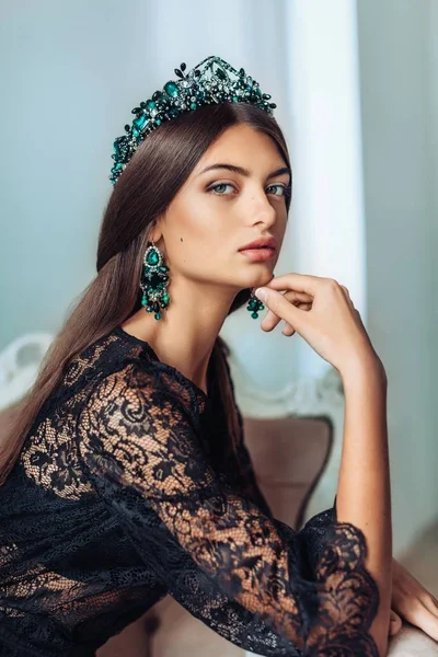 Krásná modelka žena s šperky — Stock fotografie