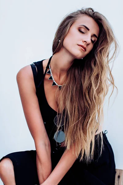 makyaj ile güzel bir genç kadın