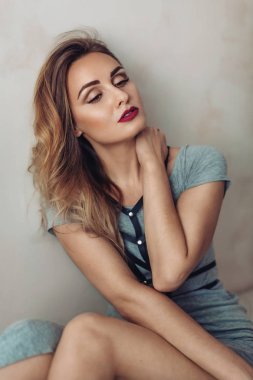  nő a smink divat ruhák